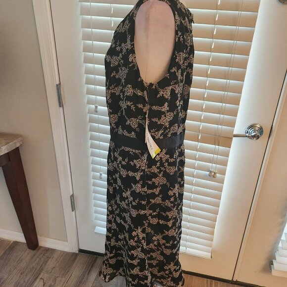 Danny & Nicole Print Dress. NWT. Size 14 - Picture 3 of 12